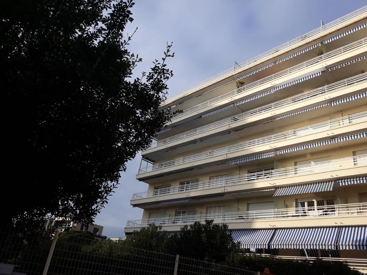 Le Palais Du Tropique Appartement Vue Mer 5E Etage Avec Ascenseur Juan-les-Pins Exterior photo